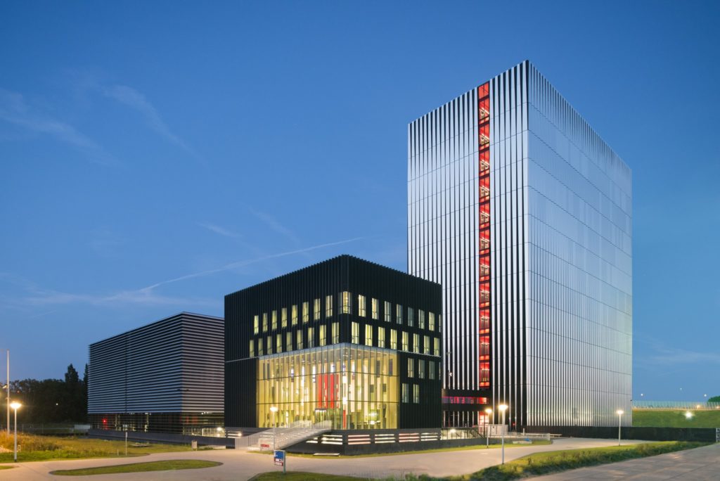 Amsterdamse woningen worden verwarmd met datacenter restwarmte